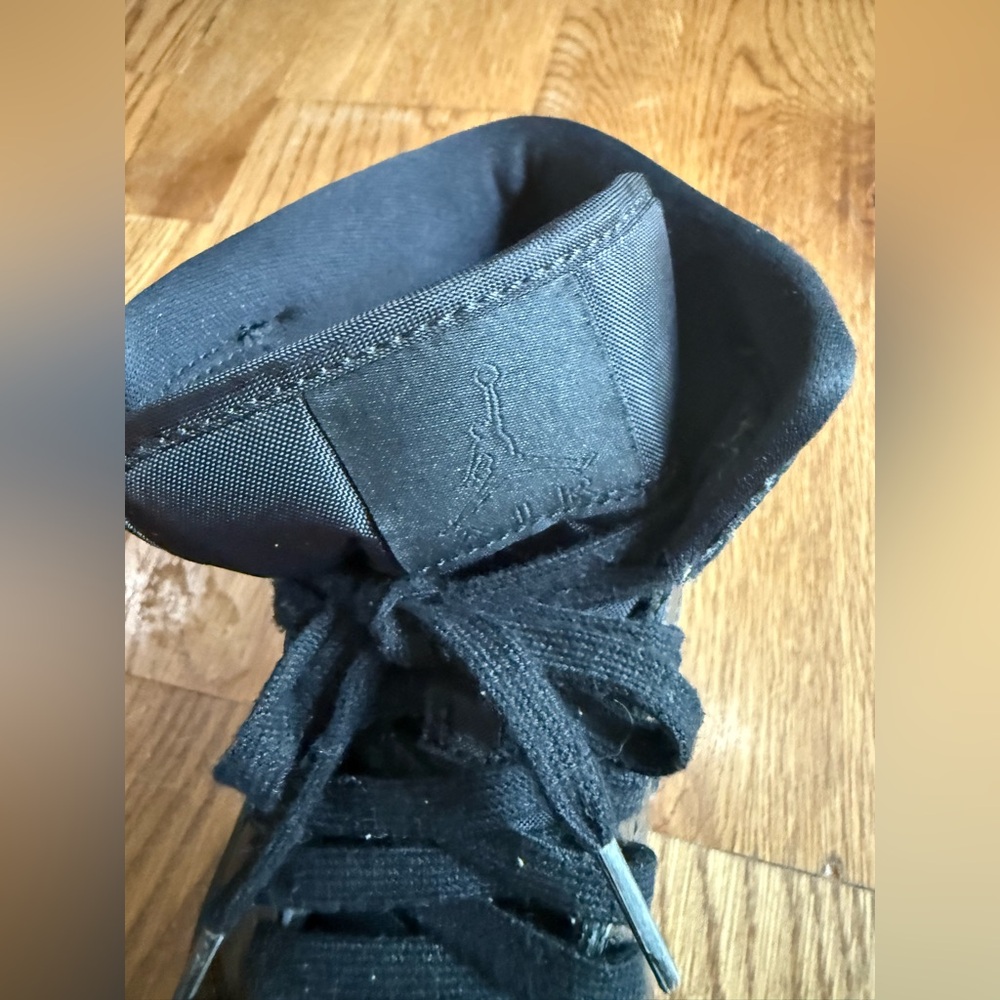 Nike. Air Jordan 1 Mid Patent SE 'Triple Black'. Size 8.5. - Picture 6 of 11